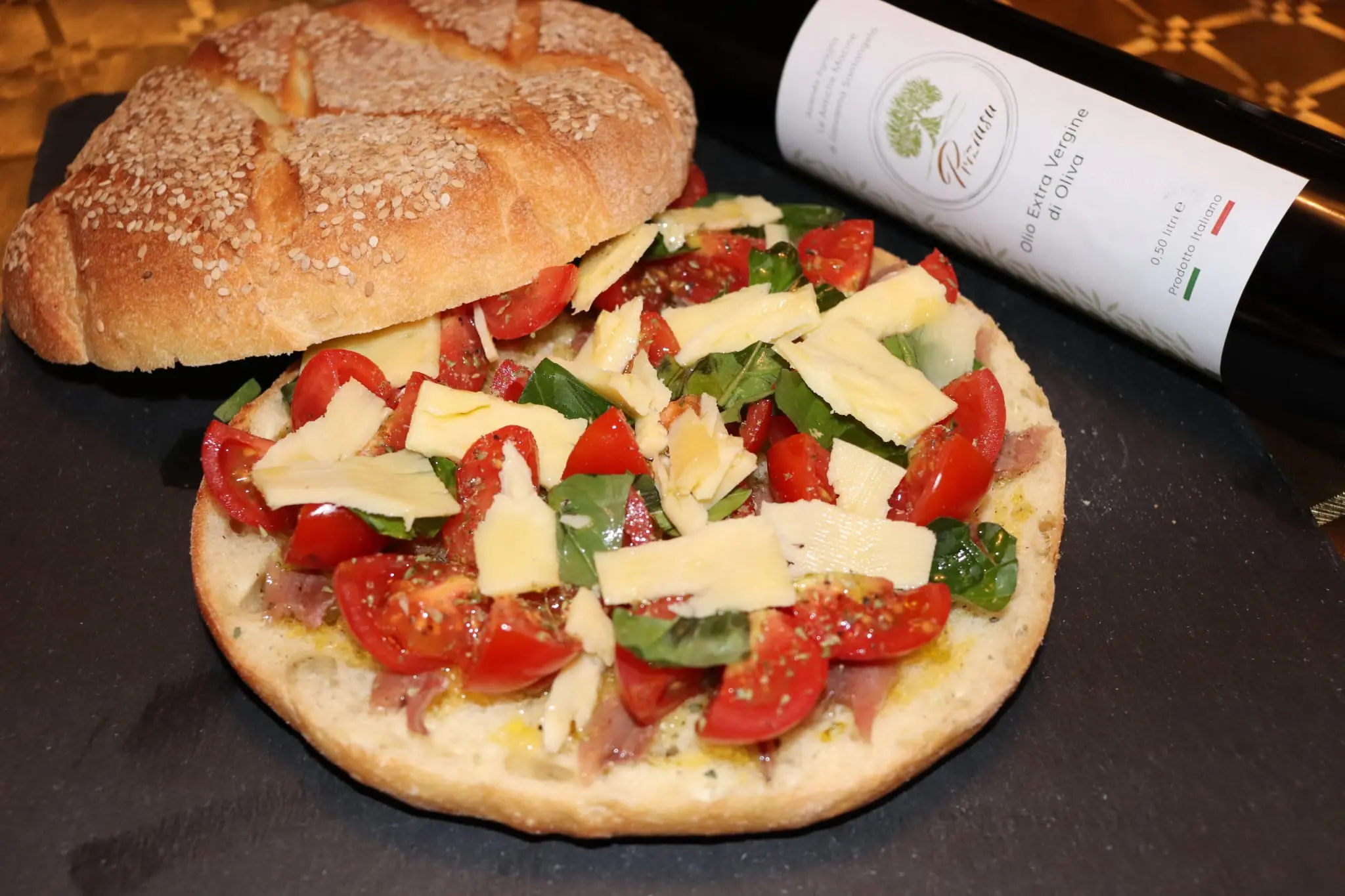 Pane artigianale con olio d'oliva a crudo